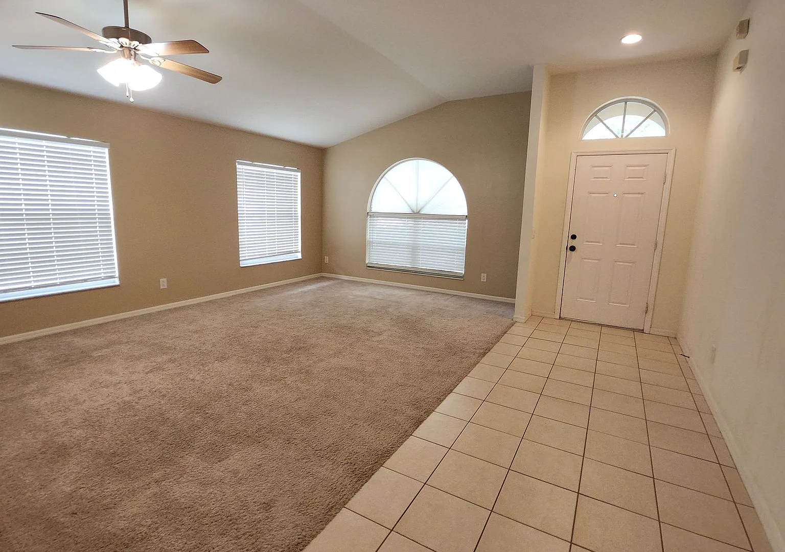 Gorgeous house in Lumsden Pointe — Photo 2