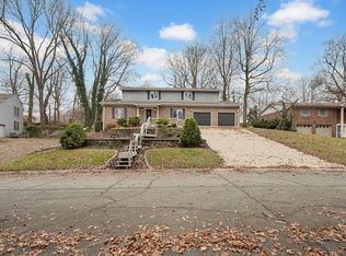 8211 Yorkridge Dr, Newburgh, IN 47630