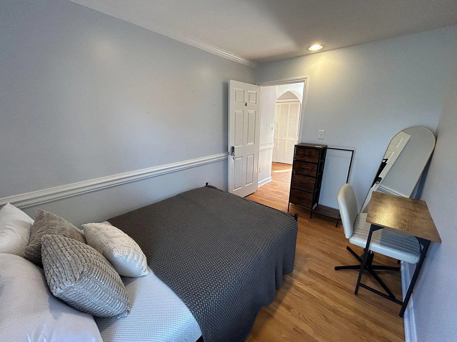 4 bed, 3.0 bath, 2127 sqft, $910 — Photo 2
