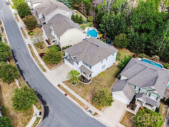 4th image of 850 Coralbell Way