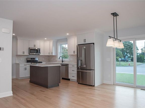 4th image of 49 Recess Ln