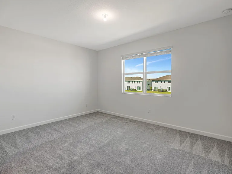 539 SE Rivergrass St — Photo 14