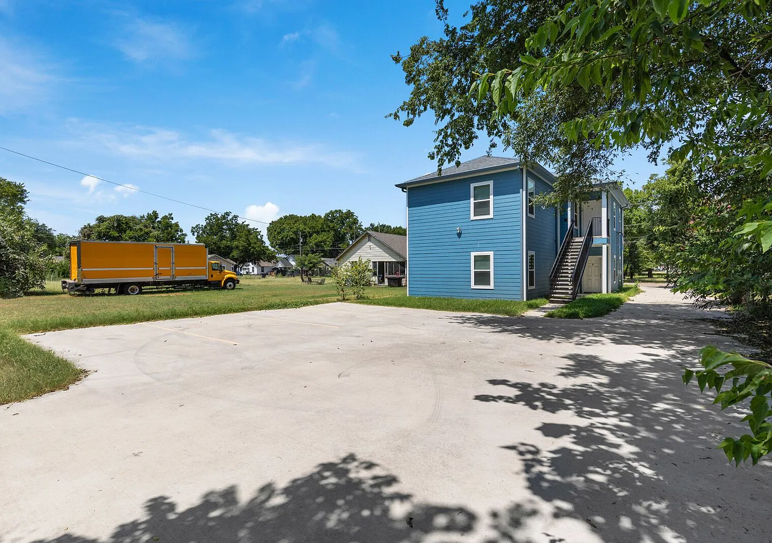 1215 Kellum Street — Photo 2