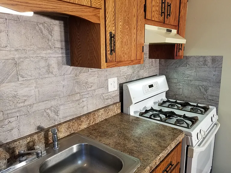 13933 Park Ave — Photo 12