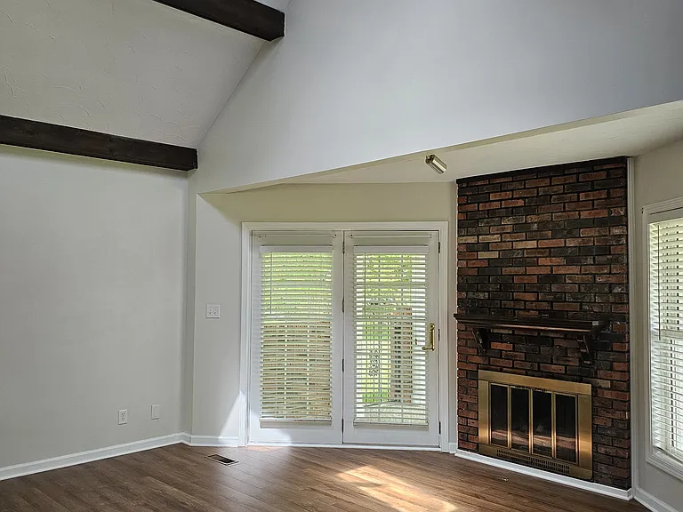 121 Winding Way — Photo 6