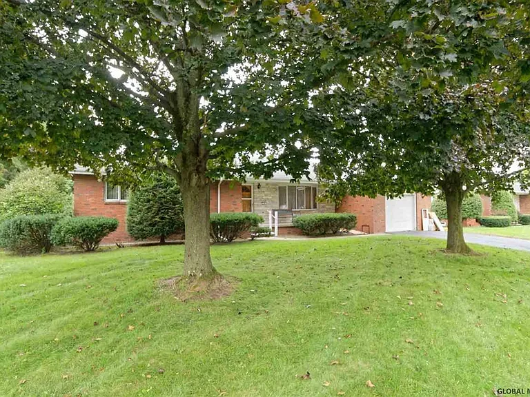 10 Alfred Dr E — Photo 19