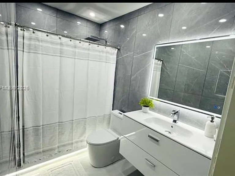 75 SW 18th Ave #75 — Photo 14