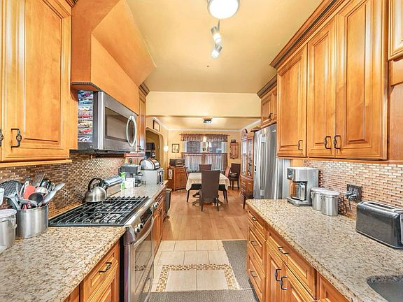 3rd image of 97 Greenvale Ave Floor 1