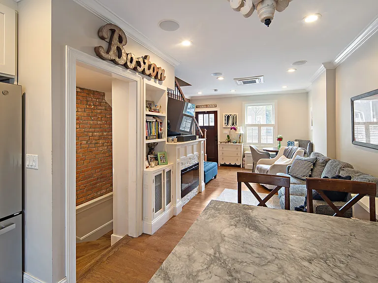 28 Emerson St — Photo 10