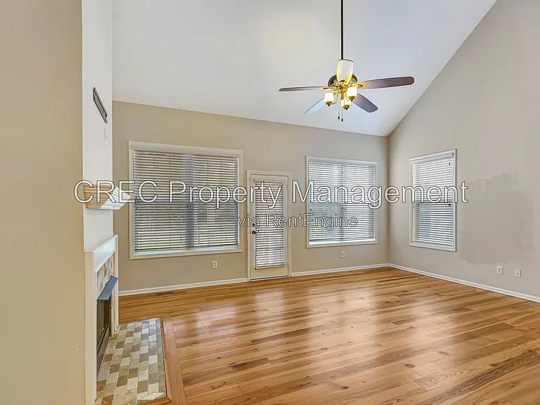 1071 Barfield St — Photo 18