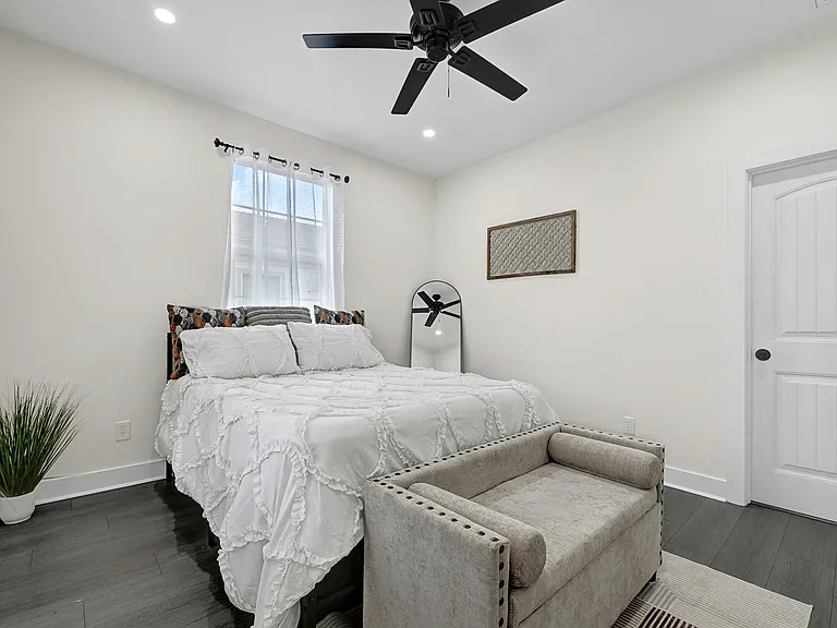 2412 Lucas St — Photo 9