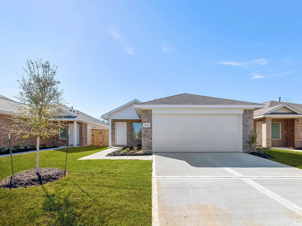 17747 Pemswood Dr