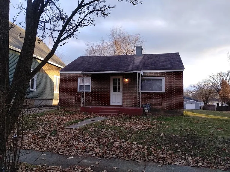 1329 E Main St — Photo 1