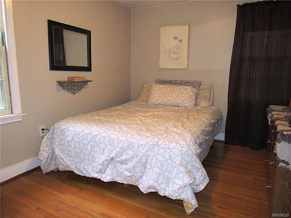 5th image of 82 Cadman Dr