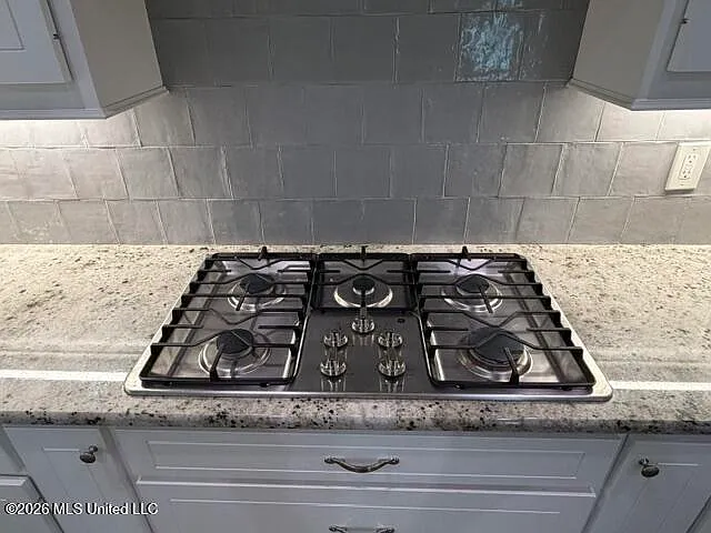 221 Ironwood Pl — Photo 3