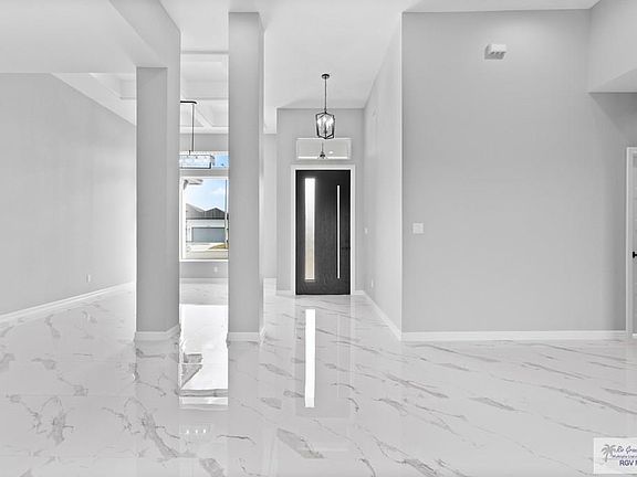 2nd image of 6237 Queens Woods