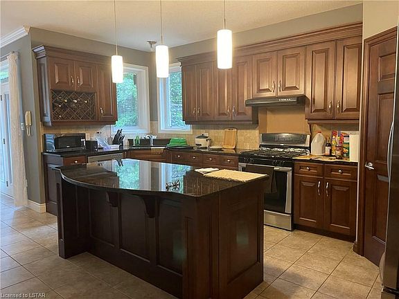 5th image of 1557 Privet Pl