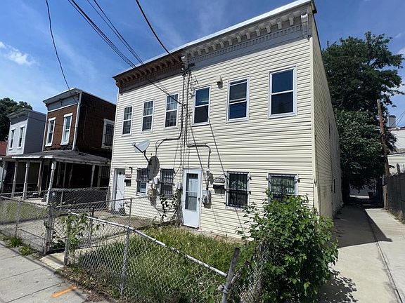 2nd image of 2328 Nicholson St SE