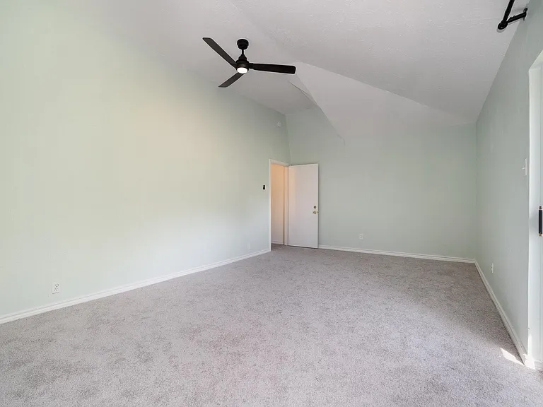 3131 Wycliff Ave — Photo 14