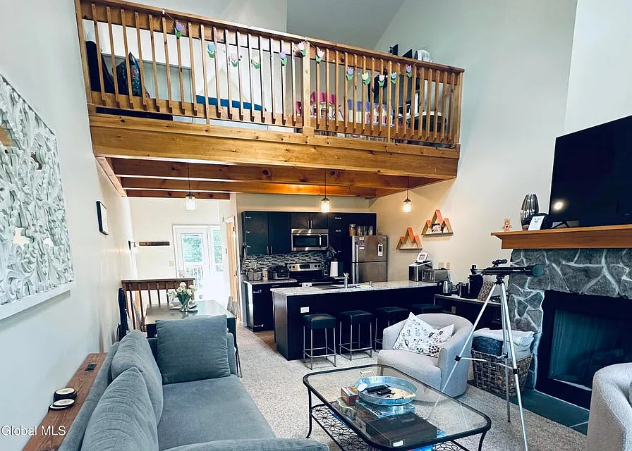 3 bed, 1650 sqft, $2,500 — Photo 4