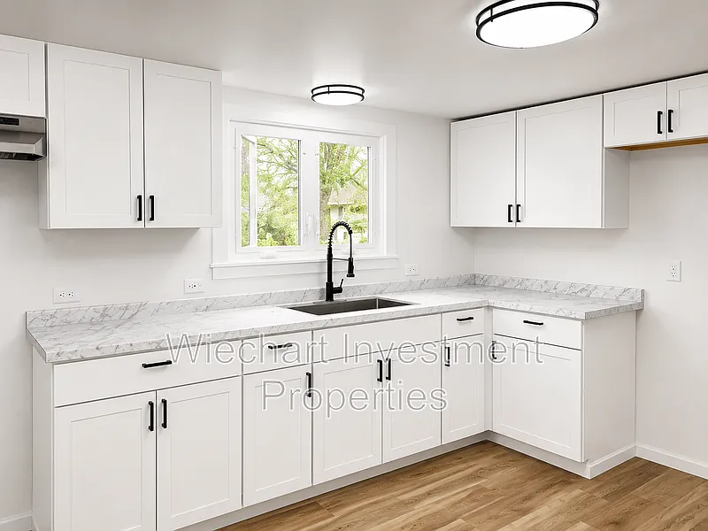 5 bed, 2.5 bath, 2300 sqft, $1,895 — Photo 3