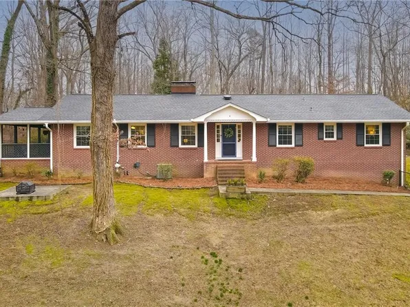 100 Malvern Ct, Winston Salem, NC 27106