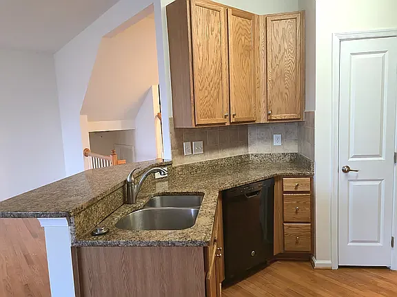 1309 Madison Ln — Photo 3