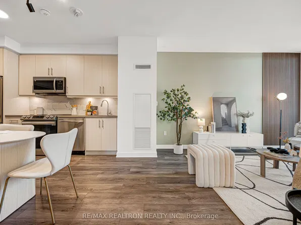105 Oneida Cres Unit 1005, Richmond Hill, ON L4B 0H6