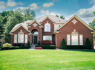 1478 Lakeview Dr, Rochester Hills, MI 48306