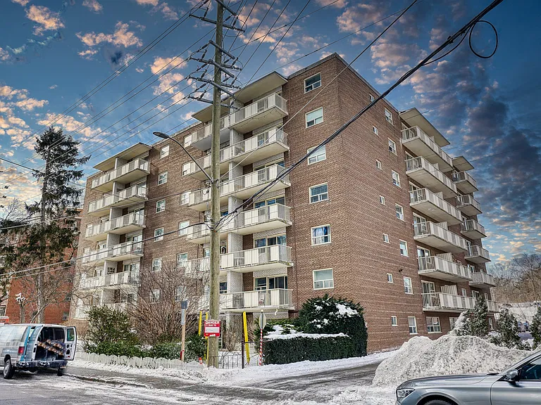 26 Park St E — Photo 16