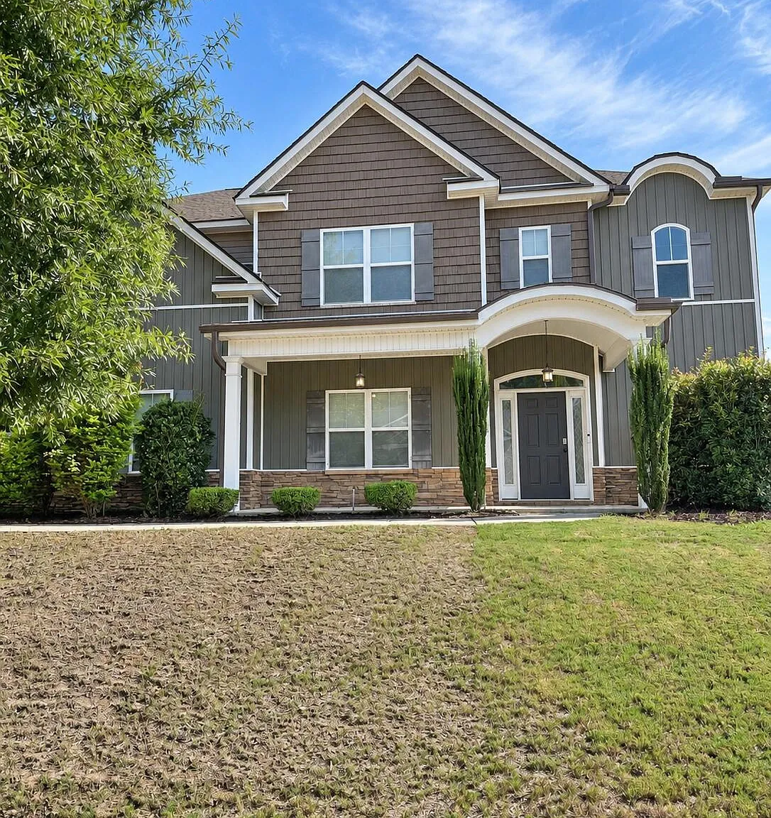 4 bed, 2.5 bath, 3200 sqft, $2,750 — Photo 1