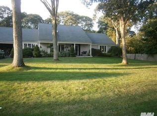 3 Half Hollow Ct, Lake Grove, NY 11755