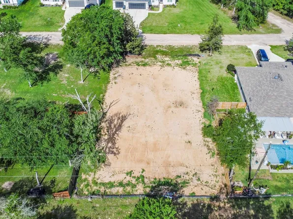 26564 Callie Dr, Hempstead, TX 77445