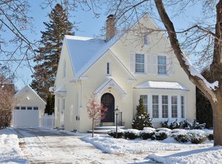 935 N 12th St, Manitowoc, WI 54220