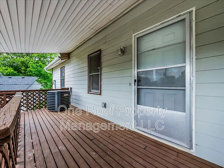 1909 Chateau Dr — Photo 16