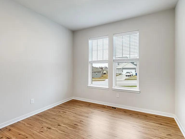 670 Lambert Dr — Photo 12