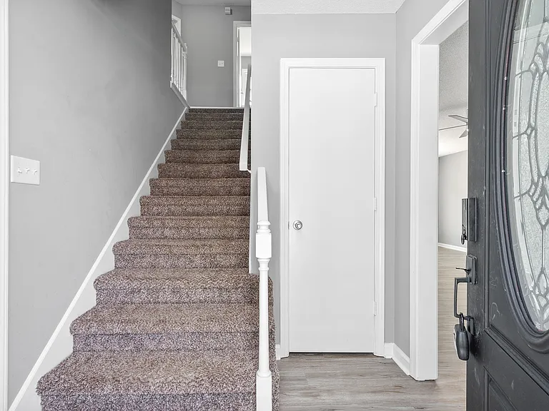 830 Iris Ln — Photo 5