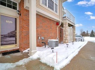 52125 Naugatuck Dr, Macomb, MI