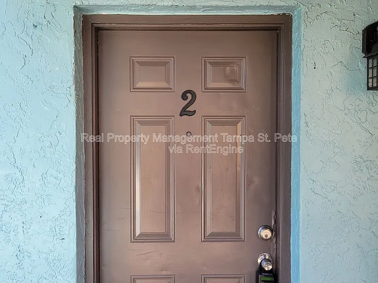 8427 N 39th St #2 — Photo 2