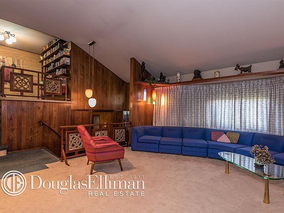 3rd image of 21 Ursula Dr