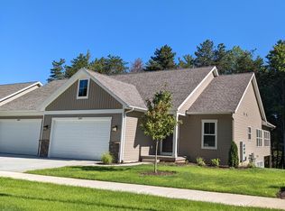 1032 Grosvenor Dr #22, Greenville, MI 48838