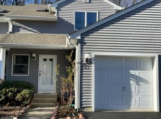 65 Meadow Pond Rd, Hamburg, NJ 07419