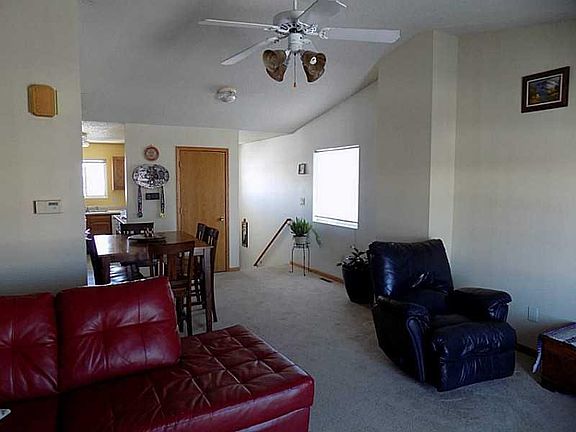 3rd image of 528 Augusta Cir