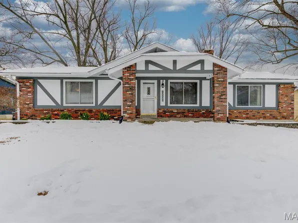 12240 Spring Place Ct, Maryland Heights, MO 63043