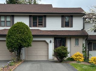 76 Schoolhouse Xing #76, Wethersfield, CT 06109