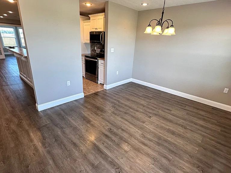 186 Bluegrass Dr — Photo 2
