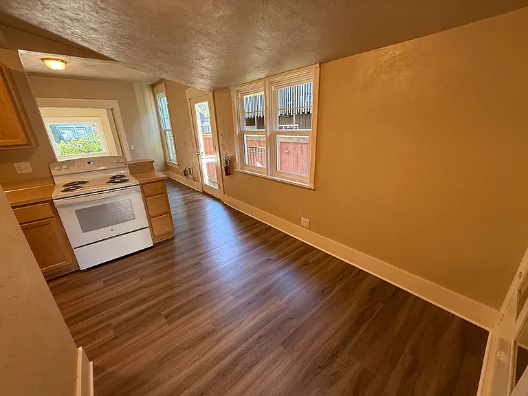 10th St. 11 Plex — Photo 7