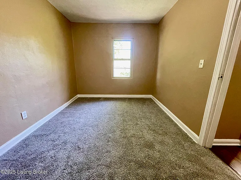 1576 Old Ford Rd — Photo 5