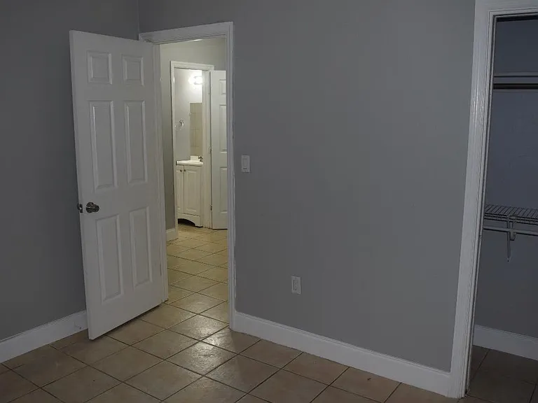 301 SW 8th St #1 — Photo 16