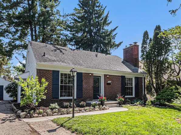 1824 Crestland Dr, Ann Arbor, MI 48104